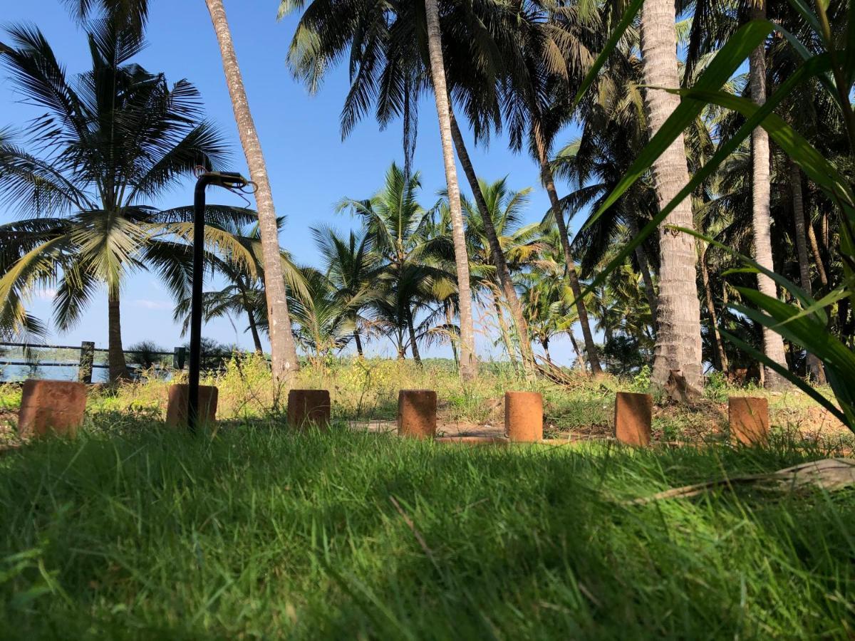 Candlehut Homestay Nileshwar ภายนอก รูปภาพ